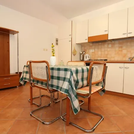 Apartman By The Sea *
