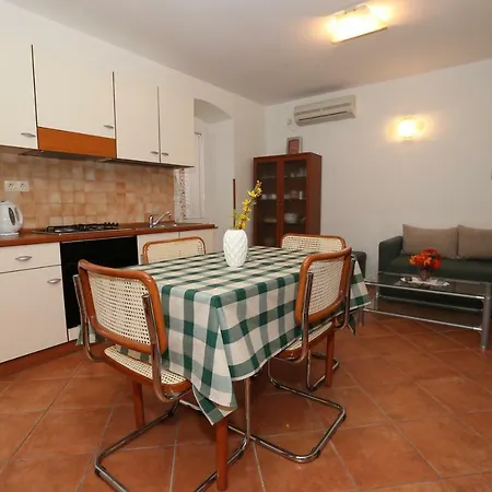 By The Sea Apartman